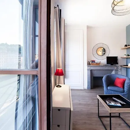 Vieux Avec Vue Sur La Saone Ail Apartment