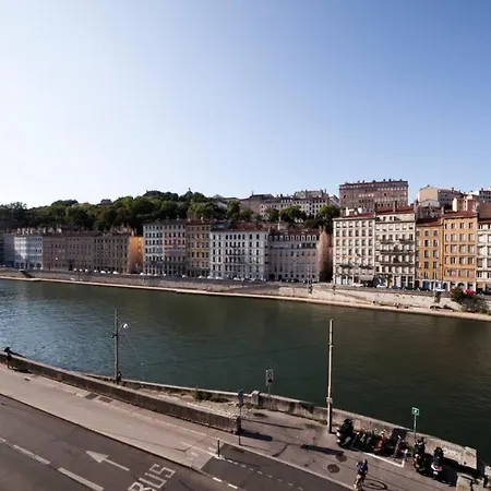 Vieux Avec Vue Sur La Saone Ail *